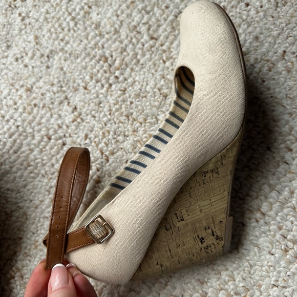 Call It Spring beige and cork wedges size 10 - Picture 3 of 3